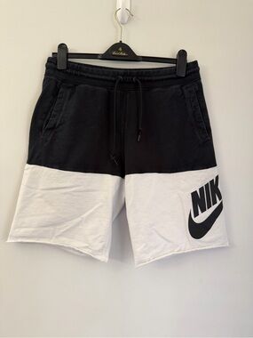 Nike Shorts men's medium Black White Two Tone Colorblock Spellout A049